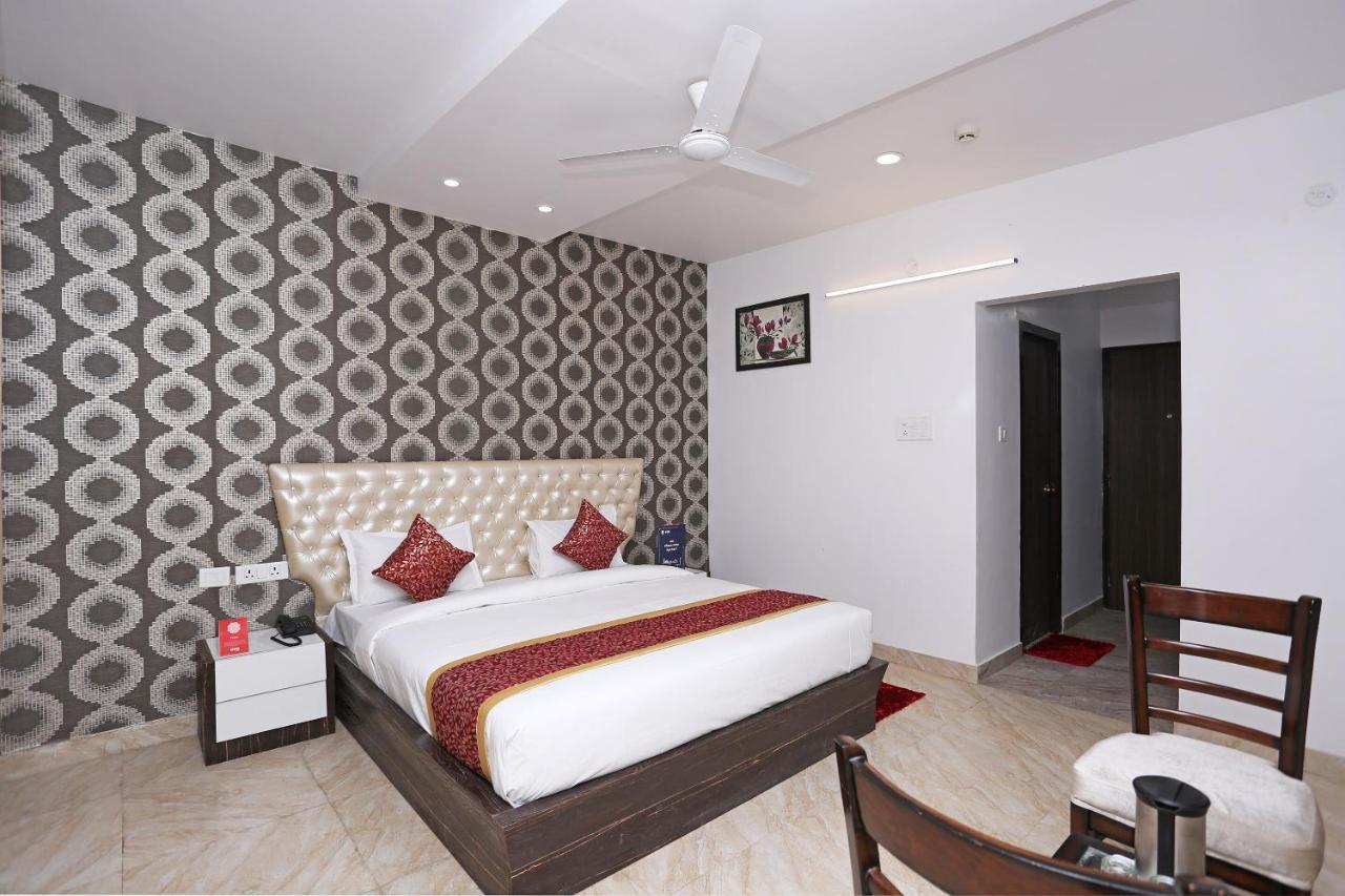 Capital O 10060 Hotel The Leaf Lucknow Exterior foto