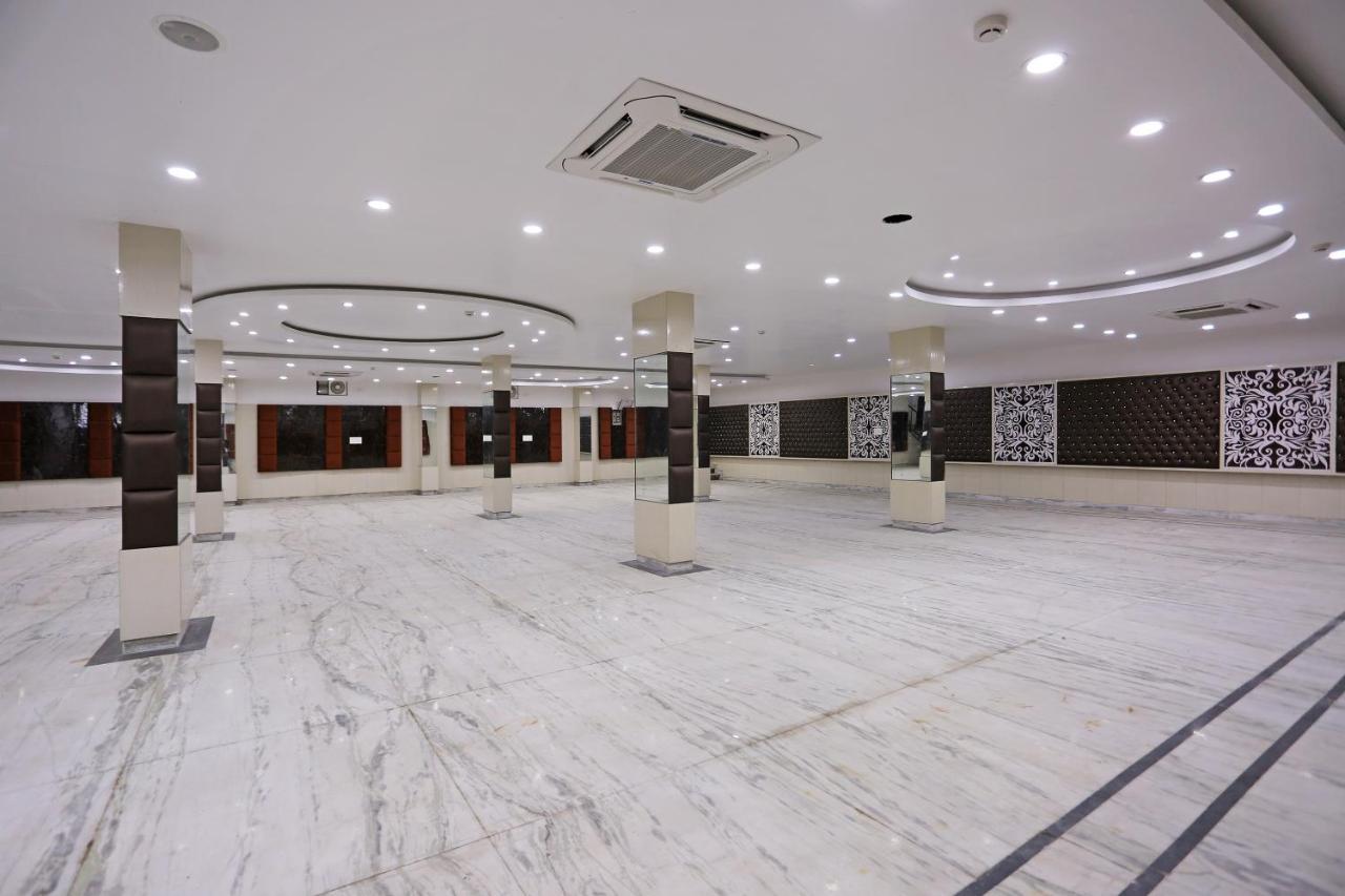 Capital O 10060 Hotel The Leaf Lucknow Exterior foto